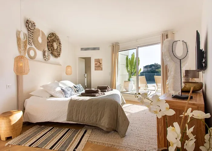 Hibiscus Penthouse